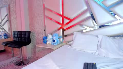 MIA 3 online show from December 2025 03:01:02 AM