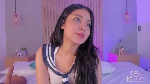 Mia online show from April 2026 02:12:02 PM