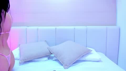 Mia online show from June 2026 11:48:01 AM