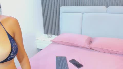 Snapshot of miia_cute18 chatting on January 2026 11:25:01 AM miia_cute18 online show from January 2026 11:25:01 AM