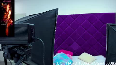 Snapshot of miia_lennox chatting on December 2025 02:41:02 AM Mia Gema curly online show from December 2025 02:41:02 AM