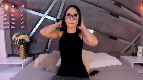 Snapshot of miia_reeves_ chatting on October 2025 12:12:02 PM Mia online show from October 2025 12:12:02 PM