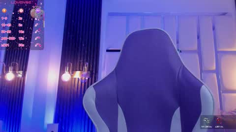 Miia Schwarz  online show from November 2025 10:31:01 PM