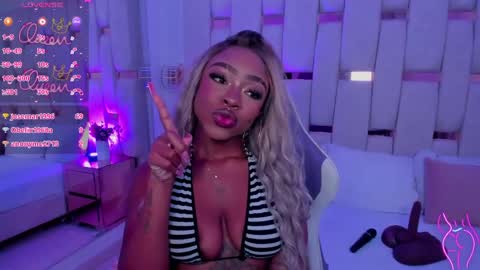 Snapshot of miia_schwarz chatting on April 2026 11:05:02 PM Miia Schwarz online show from April 2026 11:05:02 PM