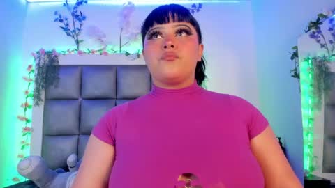 Mia online show from May 2026 04:19:01 AM