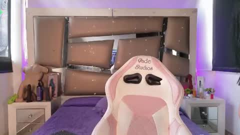 Mia online show from July 2026 07:53:01 PM