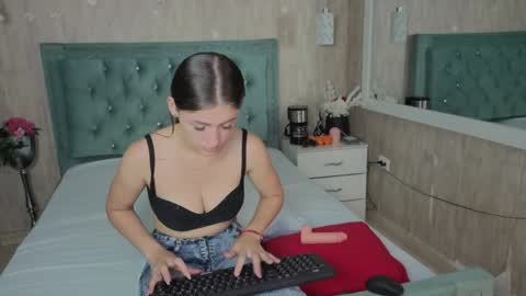 miia_velvett online show from April 2026 03:18:02 PM