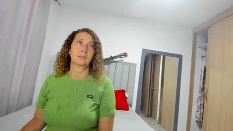 Snapshot of miia_weed chatting on April 2026 11:11:01 AM Mia Weed online show from April 2026 11:11:01 AM