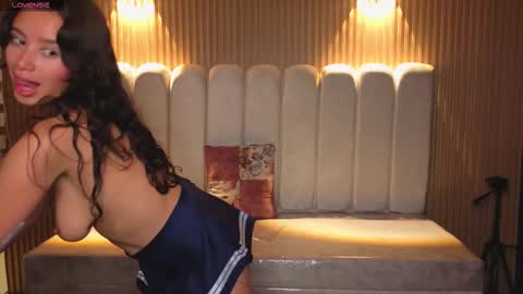 miiaa_evans1 online show from December 2025 07:43:02 PM