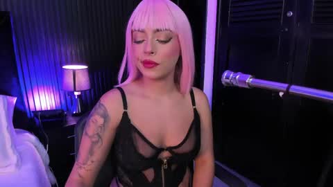 Snapshot of miiaamonroee chatting on May 2026 05:45:02 AM Mia Monroe online show from May 2026 05:45:02 AM