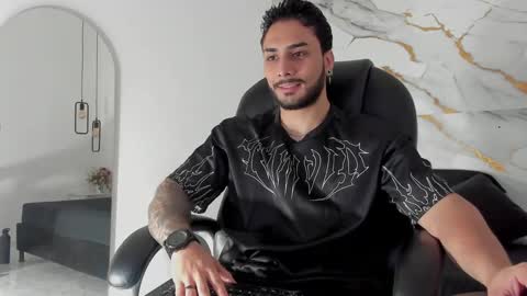 Snapshot of miike_stone1 chatting on October 2025 01:06:02 PM Daniel online show from October 2025 01:06:02 PM