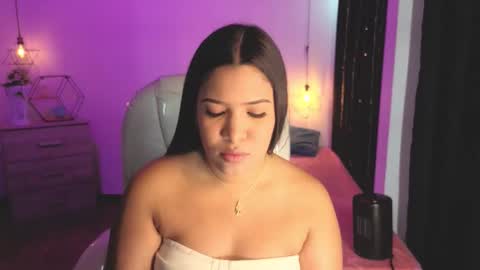 miiss_greyy online show from October 2025 12:13:02 PM