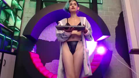 Snapshot of miistressblu chatting on February 2026 04:07:02 PM Ammy online show from February 2026 04:07:02 PM