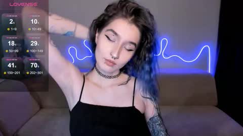 Snapshot of mika_reid chatting on October 2025 03:56:02 PM Mika online show from October 2025 03:56:02 PM