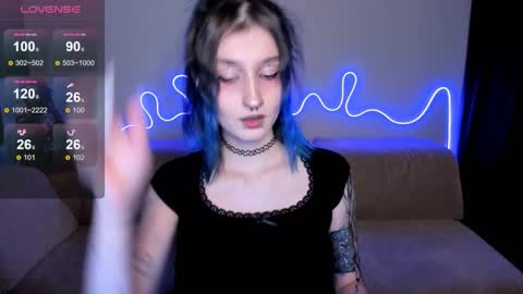 Snapshot of mika_reid chatting on November 2025 03:47:02 PM Mika online show from November 2025 03:47:02 PM