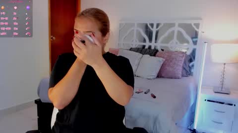 Mikaela blondie bigass online show from December 2025 11:06:01 AM