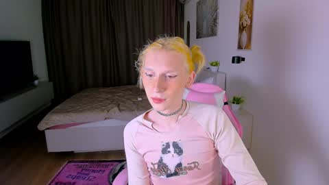 mikaella_nicole online show from June 2026 07:05:01 PM