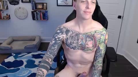 Snapshot of mikahishung chatting on December 2024 03:31:02 PM MikahisHung online show from December 2024 03:31:02 PM