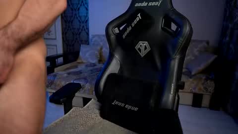 Snapshot of mike0xx chatting on December 2025 12:22:01 PM mike0xx online show from December 2025 12:22:01 PM