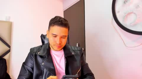 Mike  online show from November 2025 11:43:01 AM