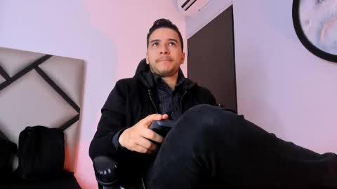 Snapshot of mike_257_ chatting on October 2025 12:17:02 PM Mike online show from October 2025 12:17:02 PM