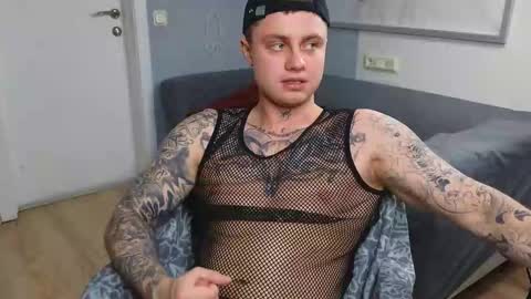 Snapshot of mike___magic chatting on March 2025 01:40:02 PM Mike Magic online show from March 2025 01:40:02 PM