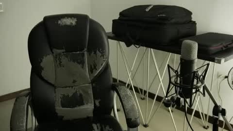 M i k e Crusoe online show from April 2026 07:33:01 PM