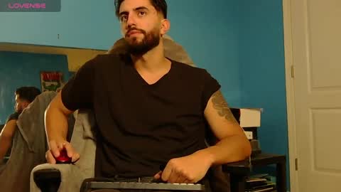 Snapshot of mikehawk1589 chatting on December 2024 01:04:02 AM mikehawk1589 online show from December 2024 01:04:02 AM