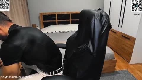 Mike    online show from November 2025 02:28:01 PM