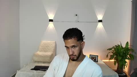 Snapshot of mikethomson01 chatting on May 2026 12:16:02 AM Mike online show from May 2026 12:16:02 AM