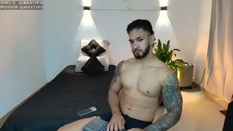 Snapshot of mikethomson01 chatting on June 2026 12:41:02 AM Mike online show from June 2026 12:41:02 AM