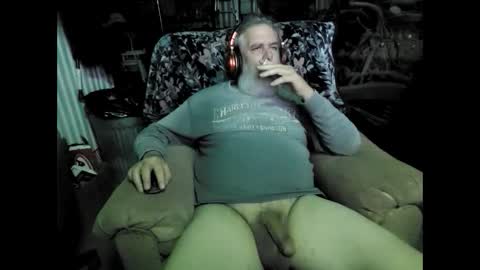 Snapshot of mikevm420 chatting on December 2024 10:12:01 PM mike online show from December 2024 10:12:01 PM