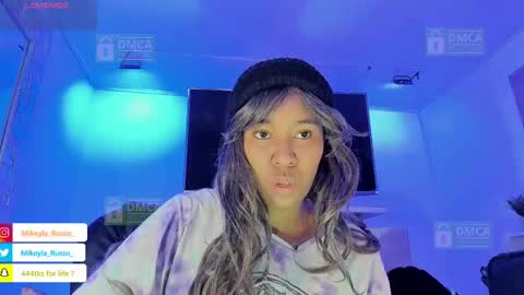 Snapshot of mikeyla_russo_ chatting on October 2025 07:01:02 PM Mikeyla online show from October 2025 07:01:02 PM