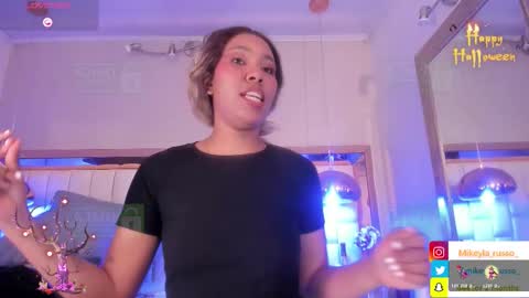 Snapshot of mikeyla_russo_ chatting on October 2025 08:52:01 PM Mikeyla online show from October 2025 08:52:01 PM