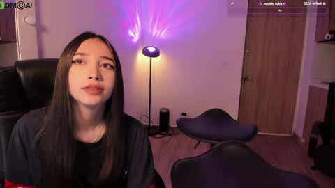 VIOLETAMIKE online show from May 2026 10:33:01 AM