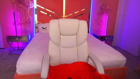 Snapshot of mikiikiwi chatting on December 2024 07:44:01 PM Miki online show from December 2024 07:44:01 PM