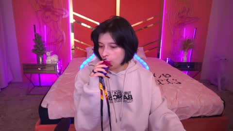 Snapshot of mikiikiwi chatting on January 2025 09:55:02 PM Miki online show from January 2025 09:55:02 PM