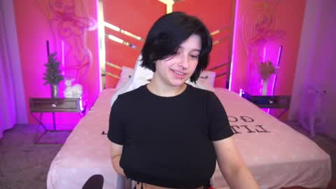 Snapshot of mikiikiwi chatting on January 2025 07:50:01 PM Miki online show from January 2025 07:50:01 PM