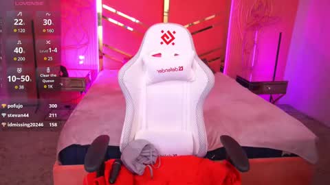 Snapshot of mikiikiwi chatting on February 2025 04:19:02 AM Miki online show from February 2025 04:19:02 AM