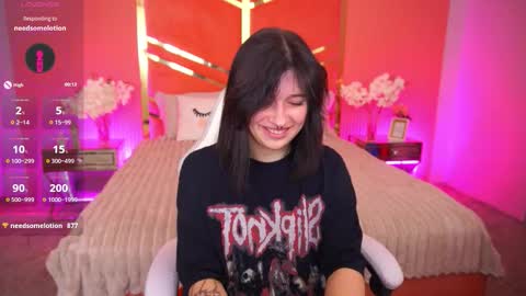 Snapshot of mikiikiwi chatting on September 2025 10:12:02 PM Miki online show from September 2025 10:12:02 PM