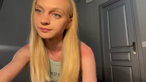 mikkiskees online show from July 2026 06:47:01 PM