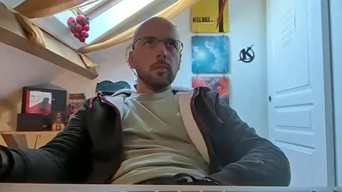 Snapshot of mikmik91 chatting on December 2024 11:32:02 AM mikmik91 online show from December 2024 11:32:02 AM