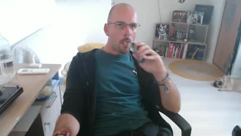 Snapshot of mikmik91 chatting on September 2025 03:45:02 PM mikmik91 online show from September 2025 03:45:02 PM