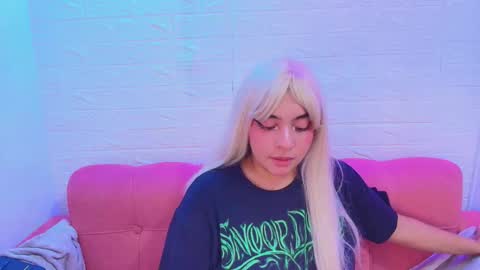   miku katsuragi  online show from November 2025 10:52:02 PM