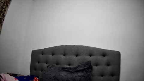 Snapshot of mikyloveu chatting on December 2024 04:43:01 PM Mikyloveu online show from December 2024 04:43:01 PM