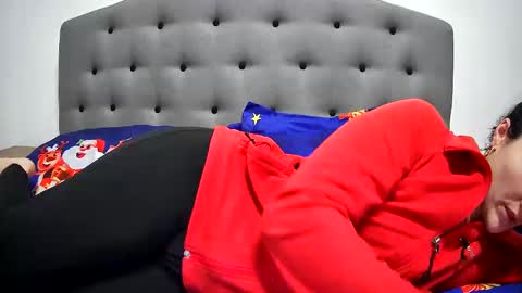 Snapshot of mikyloveu chatting on December 2024 06:38:02 PM Mikyloveu online show from December 2024 06:38:02 PM