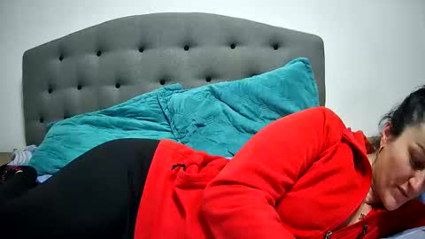 Snapshot of mikyloveu chatting on February 2025 06:58:02 PM Mikyloveu online show from February 2025 06:58:02 PM