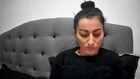 Snapshot of mikyloveu chatting on December 2025 04:37:02 PM Mikyloveu online show from December 2025 04:37:02 PM