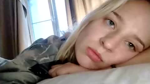 Mila 420 online show from October 2025 12:20:01 PM