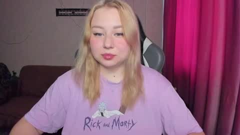 Snapshot of mila_foxxxy chatting on November 2025 08:36:02 AM Mila shy sensual person online show from November 2025 08:36:02 AM